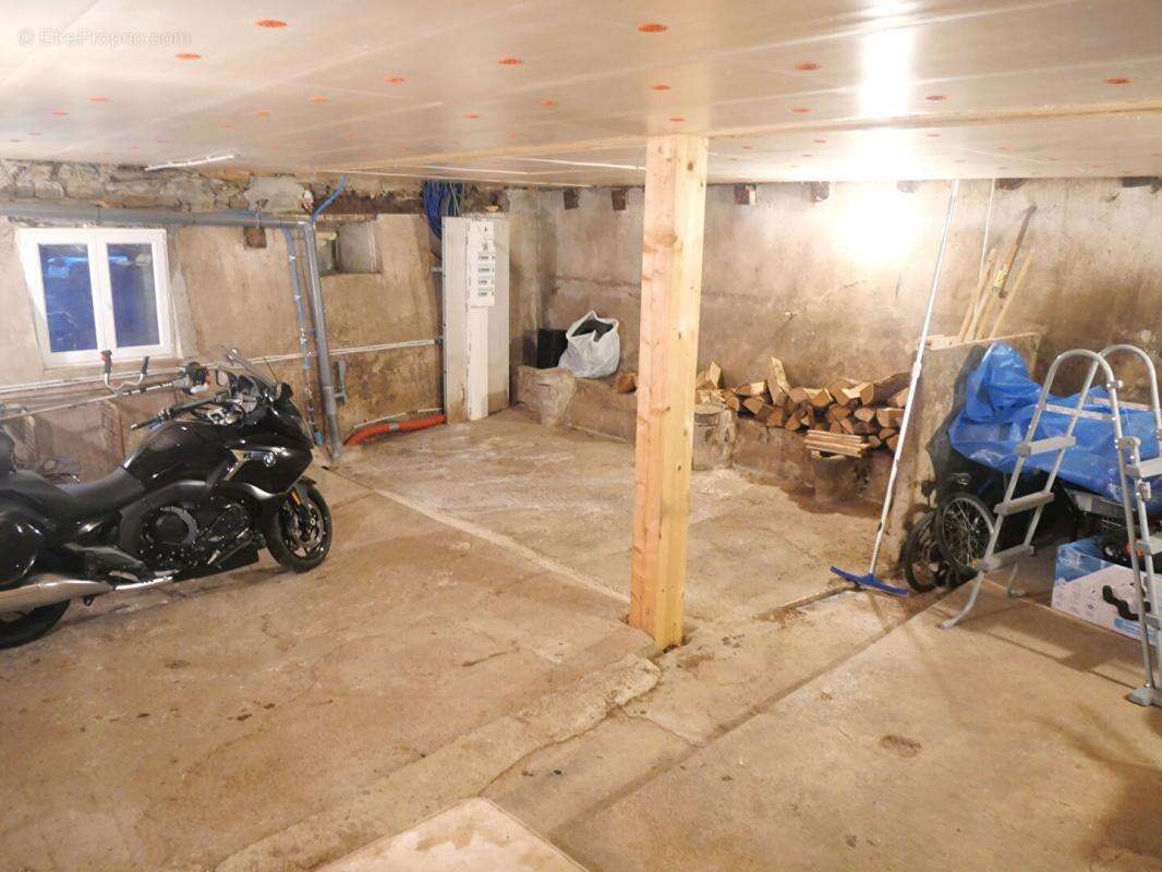 Maison à SAINT-ROMAIN-EN-JAREZ