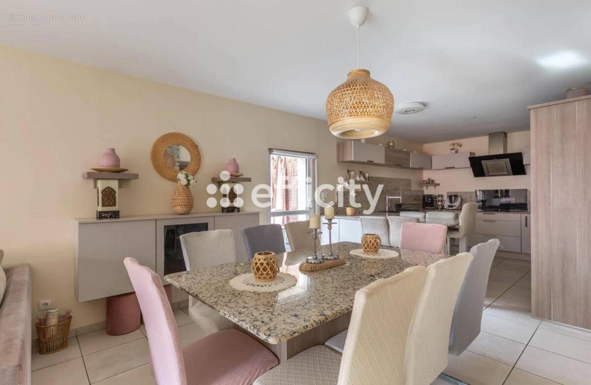 Maison à VAULX-EN-VELIN