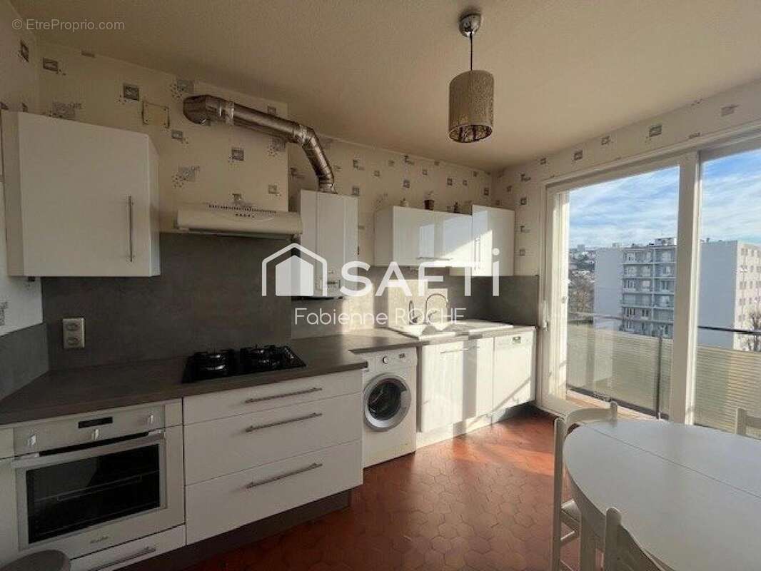 Photo 4 - Appartement à SAINT-PRIEST-EN-JAREZ