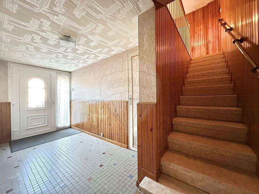 Maison à AY-SUR-MOSELLE