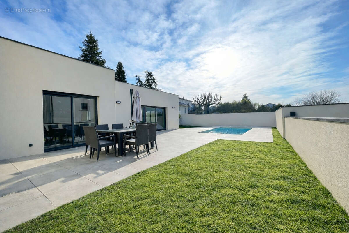 Maison à MONTANAY