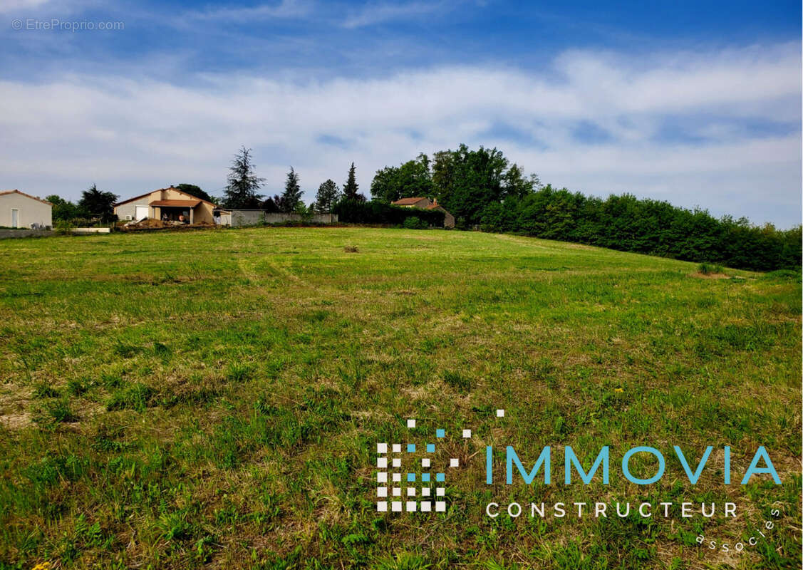 Terrain à SAINT-DONAT-SUR-L&#039;HERBASSE