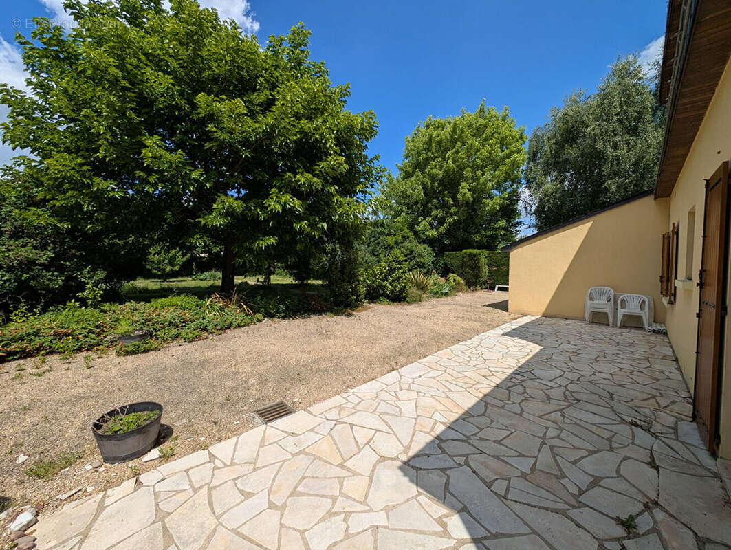 Maison à LES PONTS-DE-CE