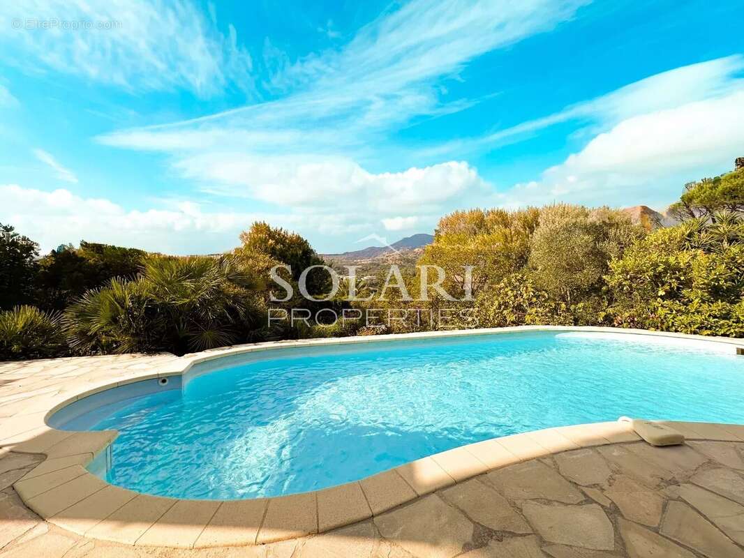 Maison à MANDELIEU-LA-NAPOULE