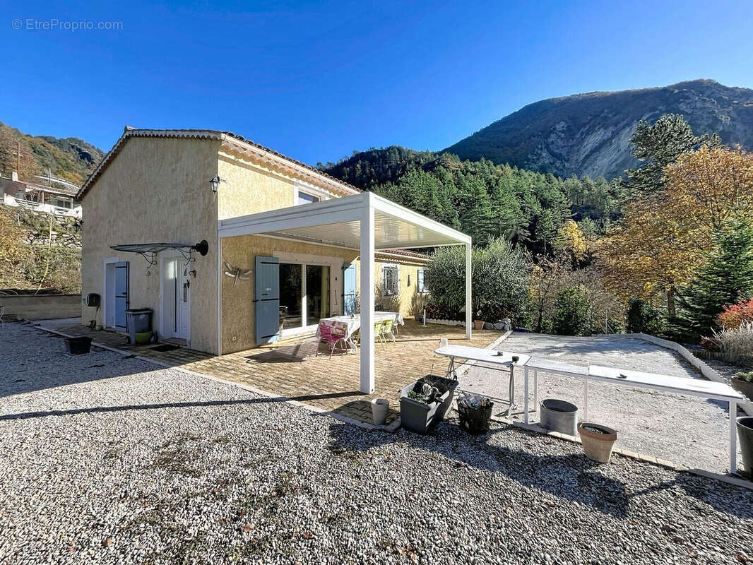 Maison d'exception sur son terrain avec piscine et vue panoramique ! - photo 16