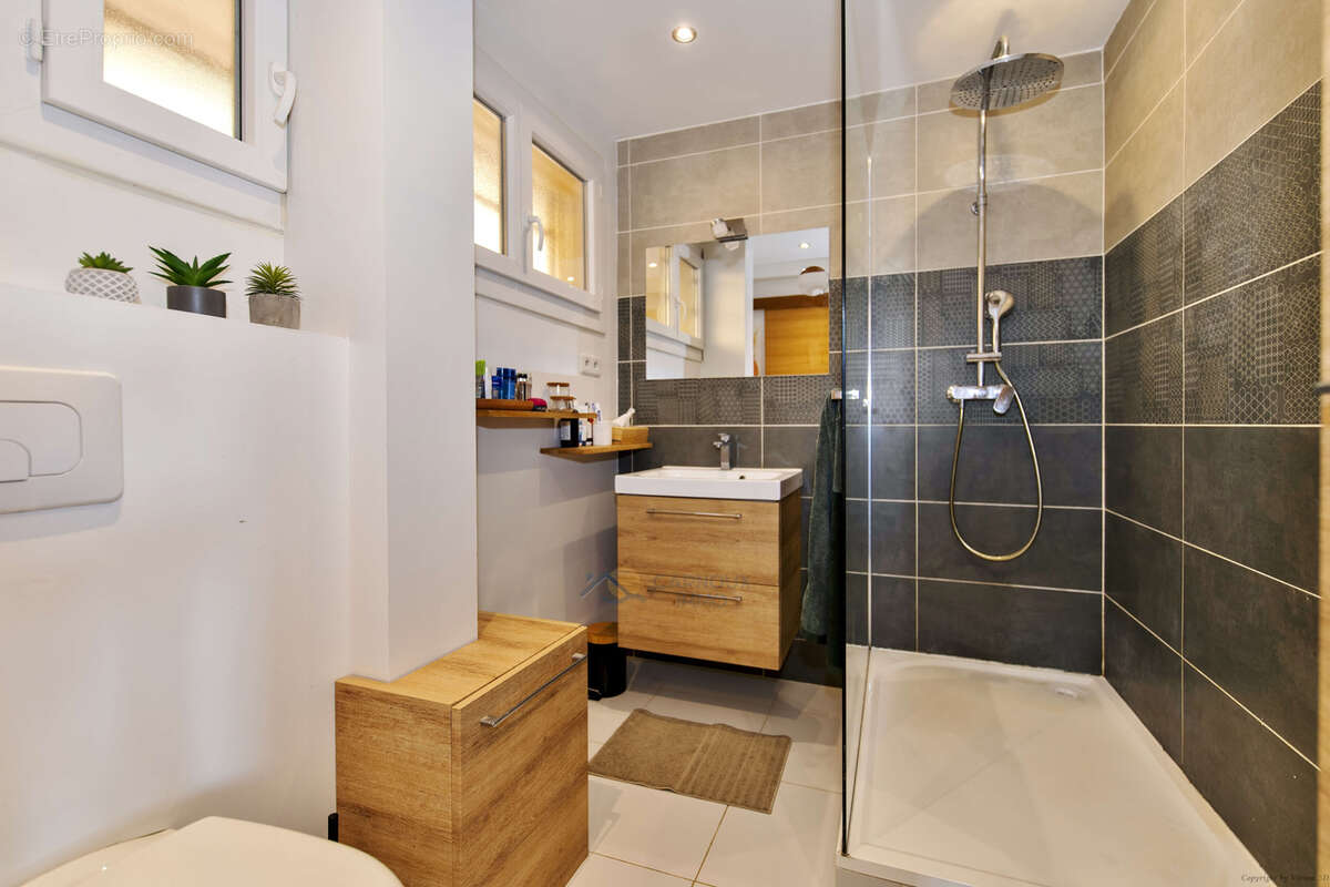 Aubagne - Appartement type 3 - photo 6
