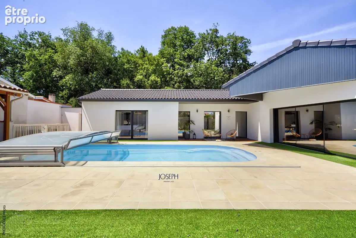 Maison à PINS-JUSTARET