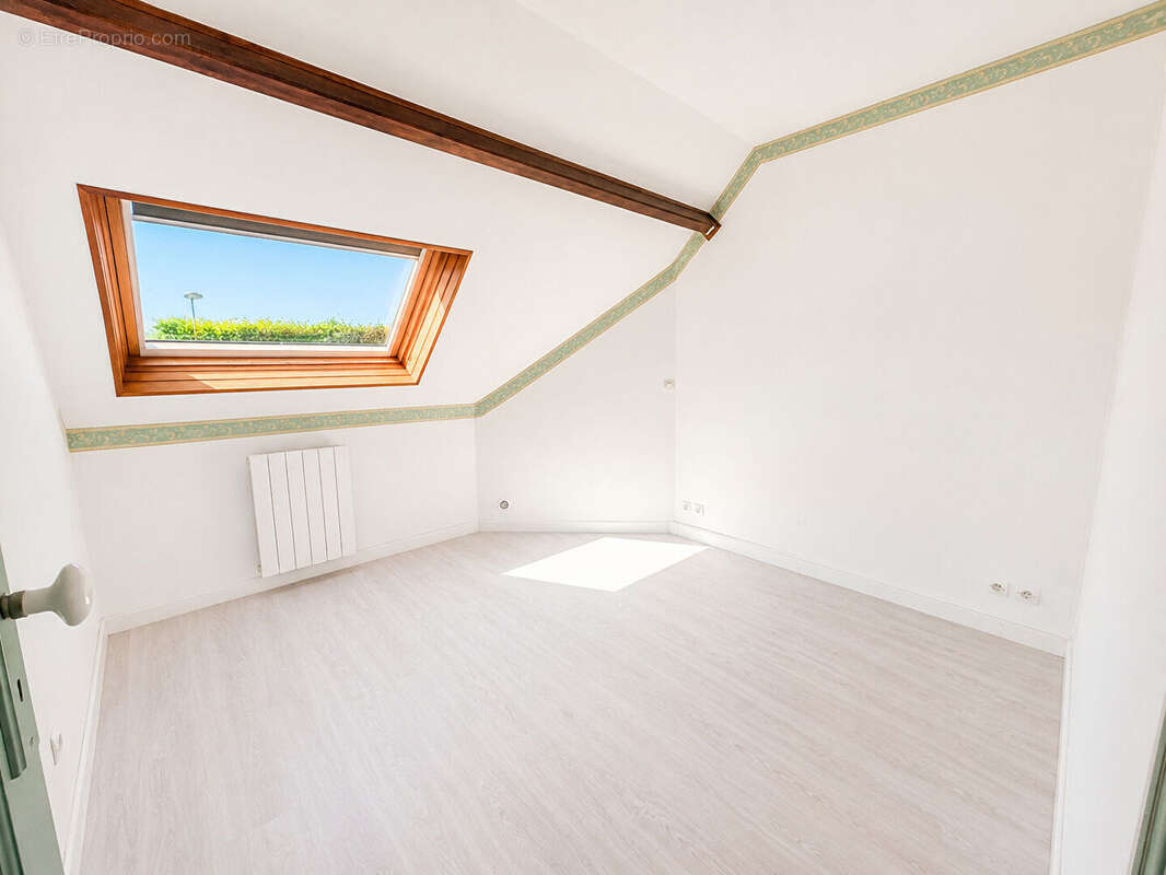 Maison familiale avec sous-sol total et fort potentiel -  Pomponne - photo 8