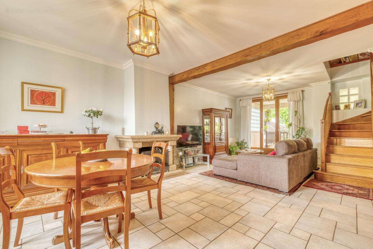 Maison à HOUILLES