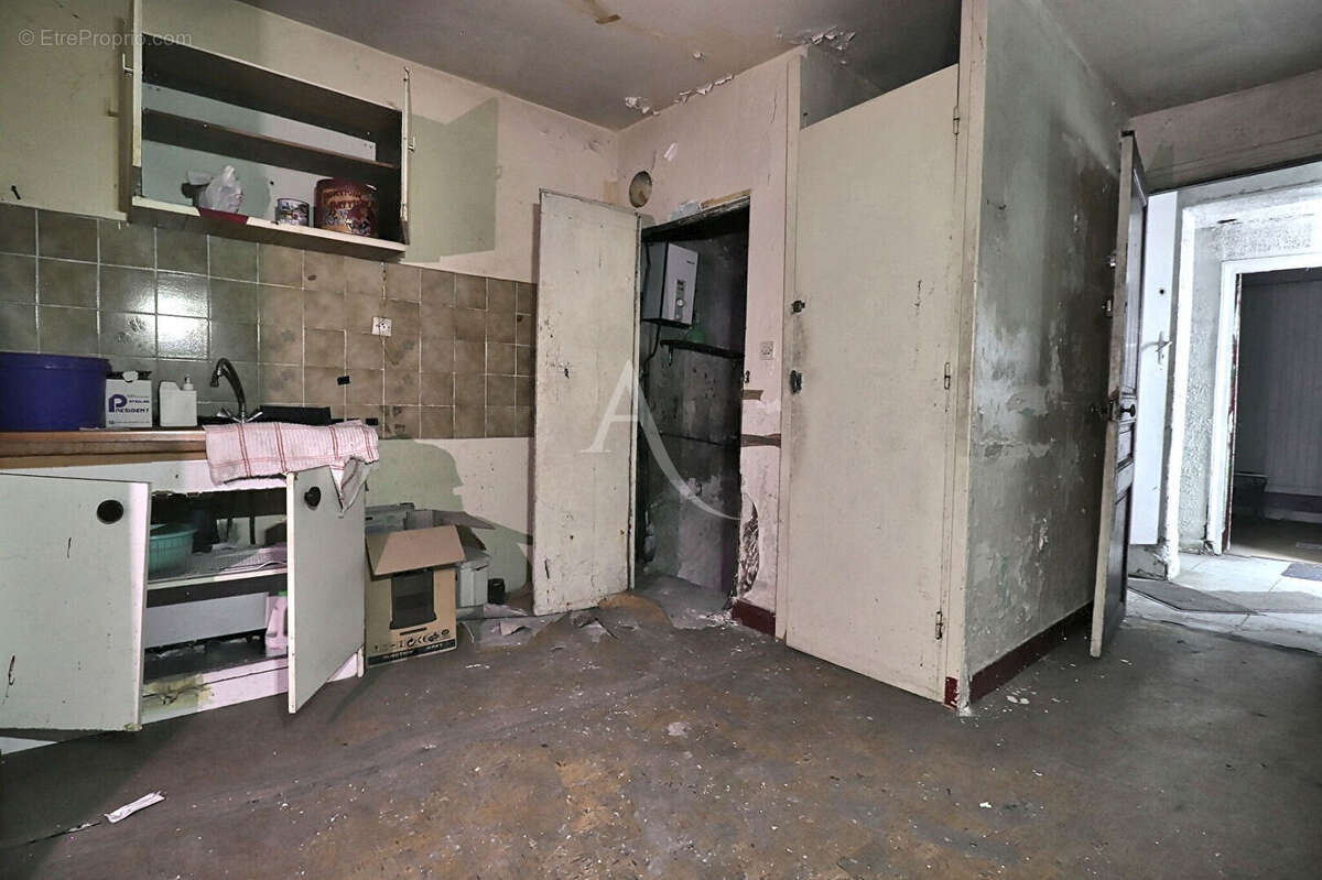 Vaste bâtisse de caractère début du XXème siècle Maisons Laffitte 10 pièce(s) 100 m2, cour intérieure, cave voutée ! - photo 17