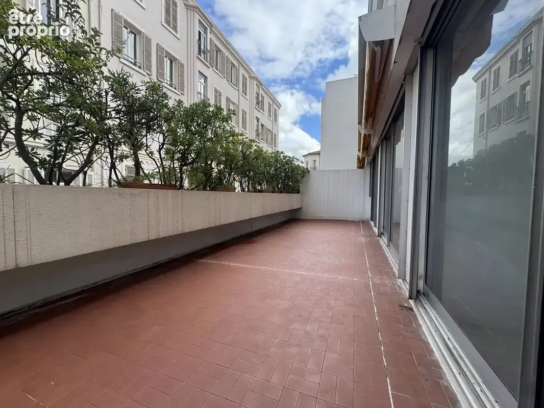 Haute ville à deux pas de l'opéra. 5 pièces 91m2. Grands extérieurs - photo 3