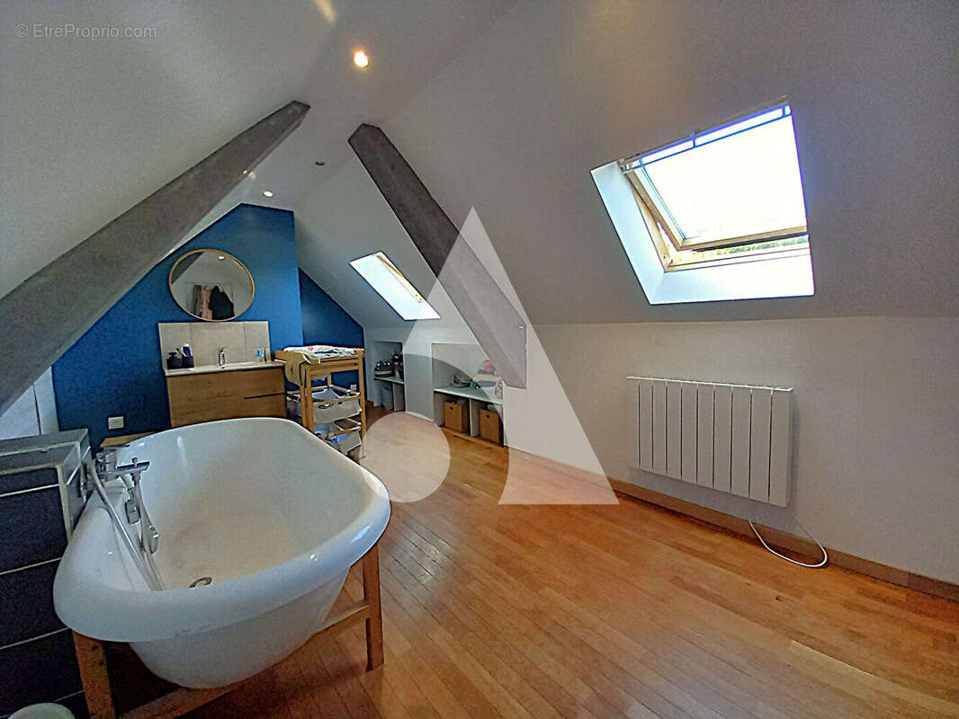 Maison à PONT-SUR-SAMBRE