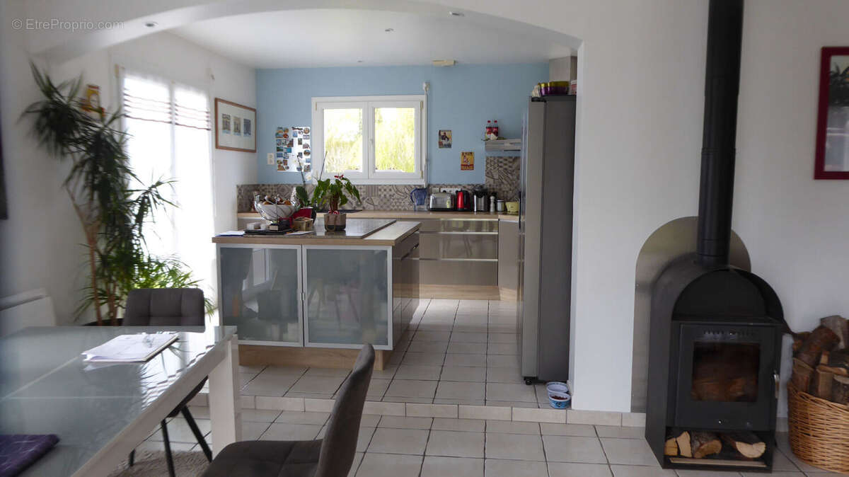Maison 10' Pont L Eveque 4 ch, terrain 1745 m², belle pièce de vie poêle à bois et terrasse - photo 3