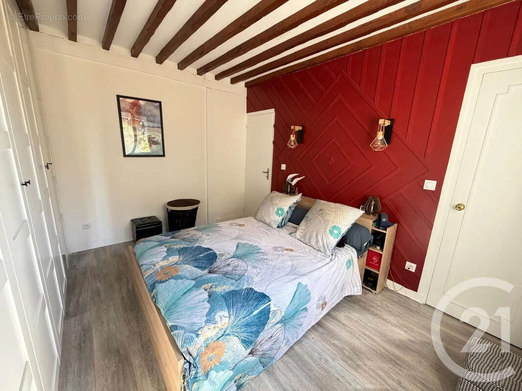 Maison 139 m² à Saint-Cyr  - photo 8