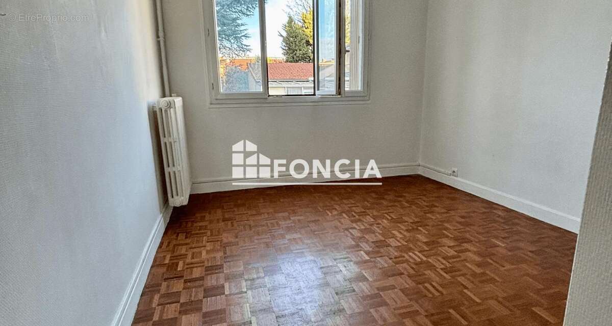 Appartement à SAINT-MAUR-DES-FOSSES