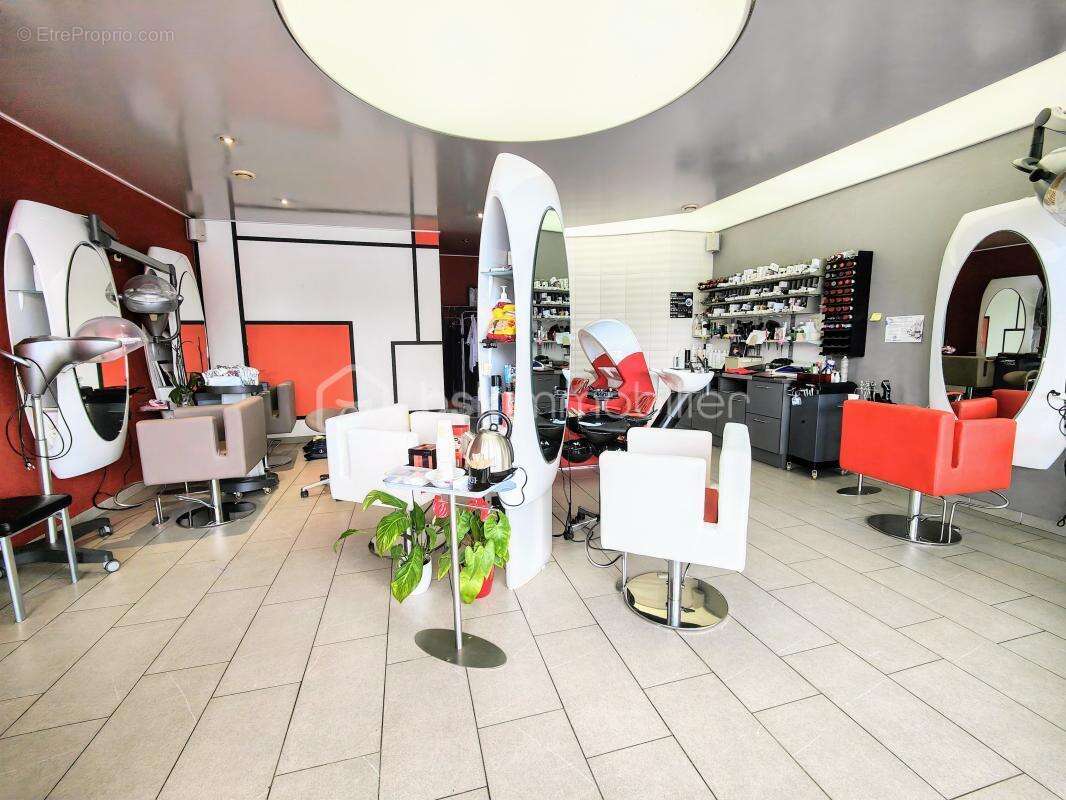 Salon de coiffure tout équipé en centre commercial à Vernouillet - photo 3