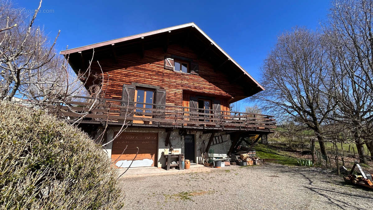 Maison avec terrain sur une parcelle de 5.610 m2 - photo 2