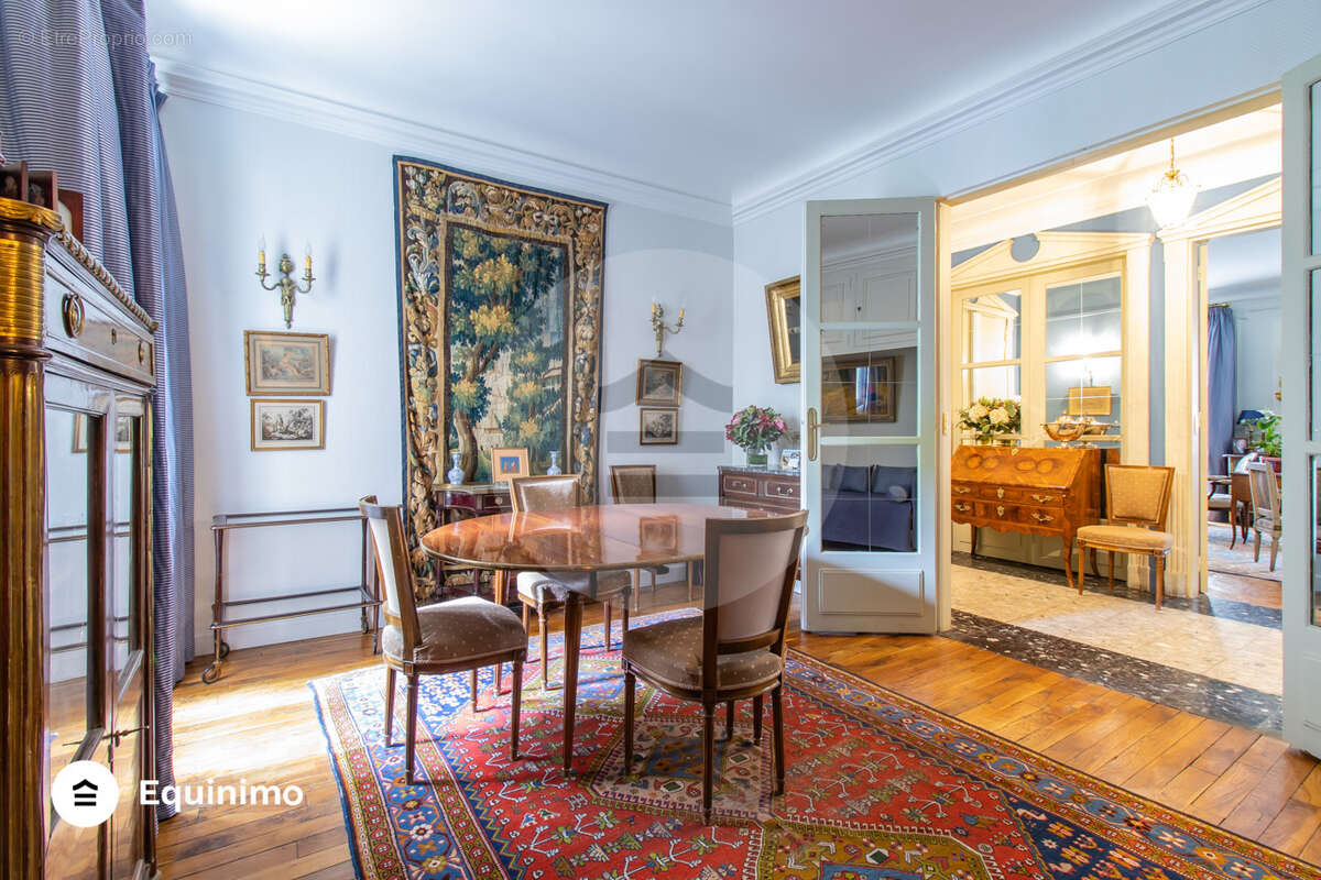 Appartement à PARIS-16E