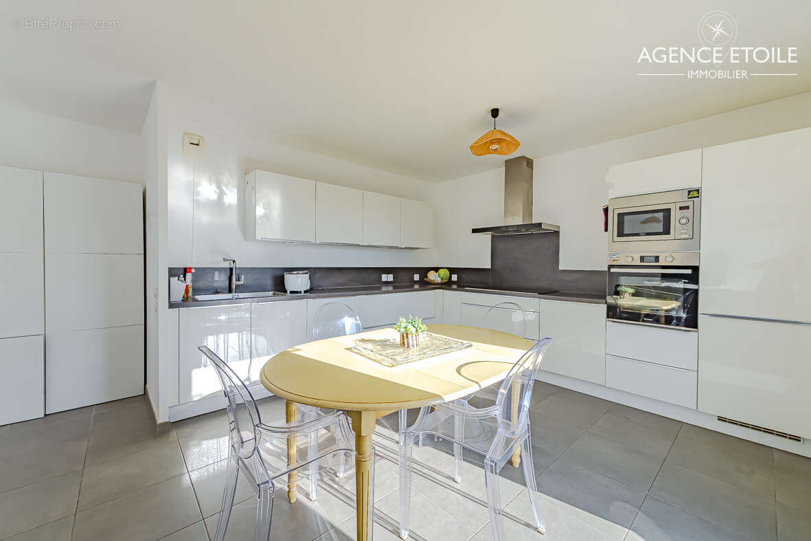 Exclusivité   Appartement T4 lumineux, dernier étage, terrasse 23 m2   Les Camoins - photo 4