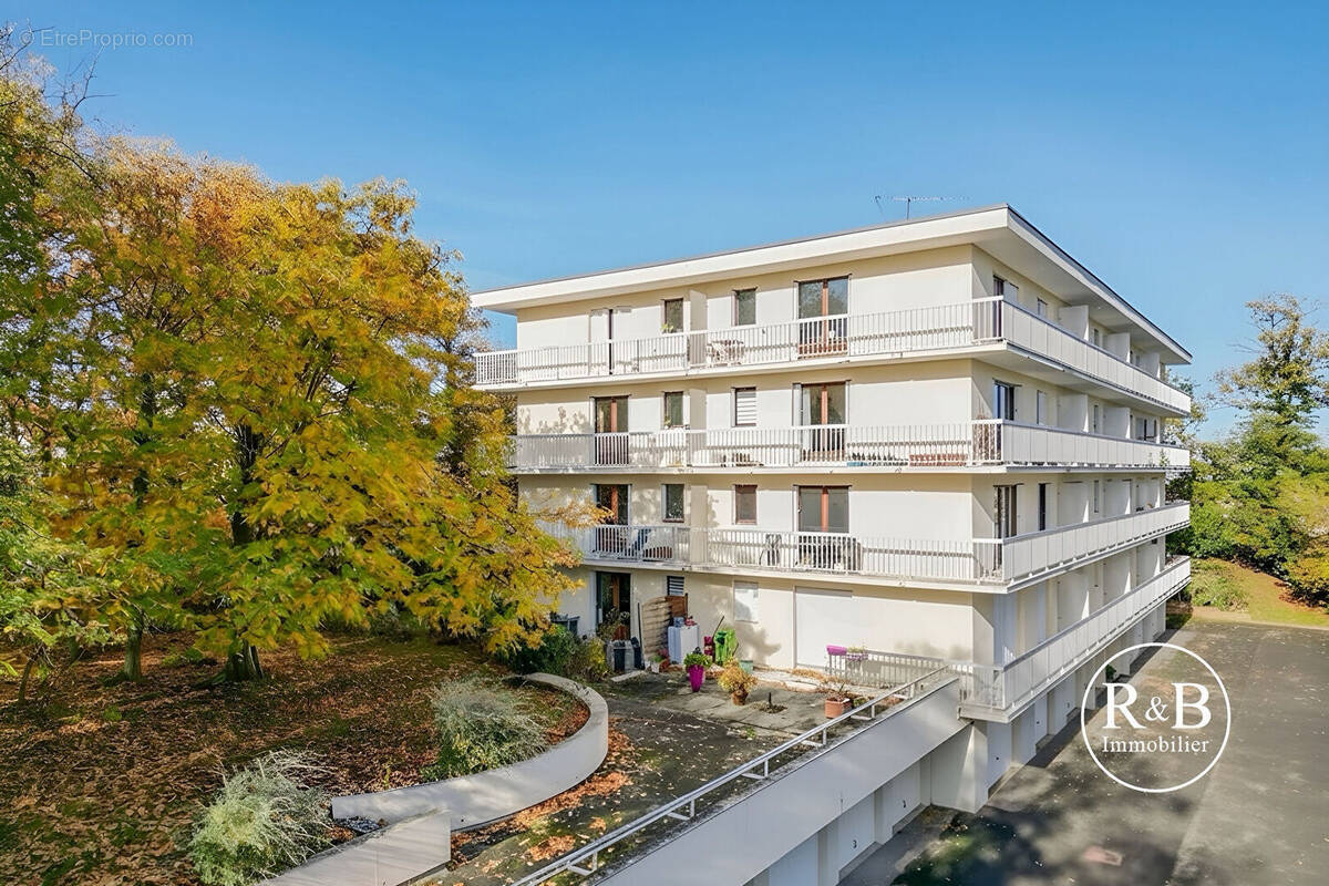Appartement à LES CLAYES-SOUS-BOIS