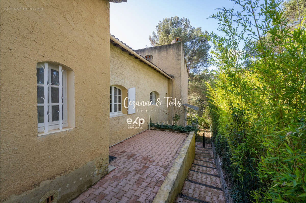 Maison à VENTABREN