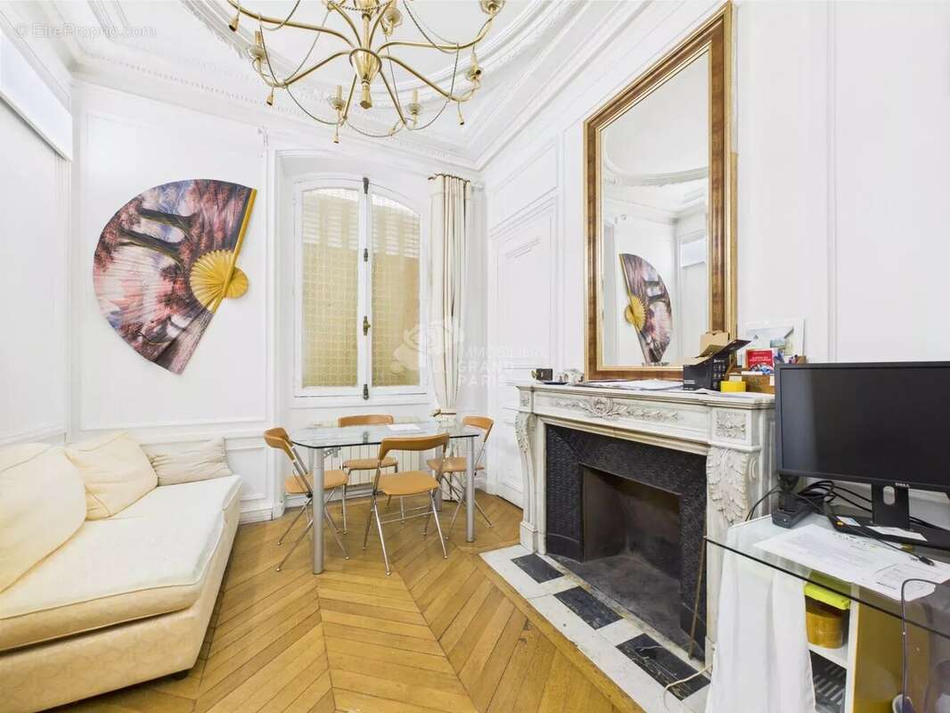 Appartement à PARIS-8E