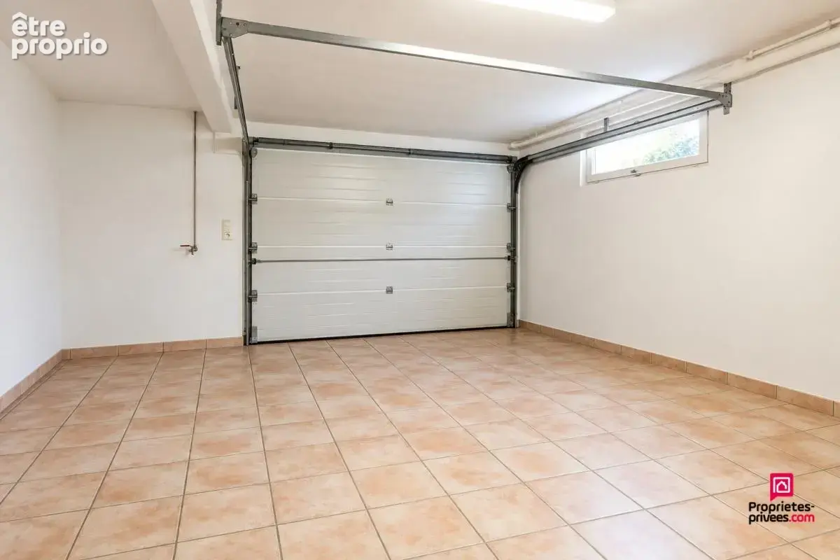 SOLAIZE - Maison de caractère avec sous-sol et terrain piscinable - photo 13