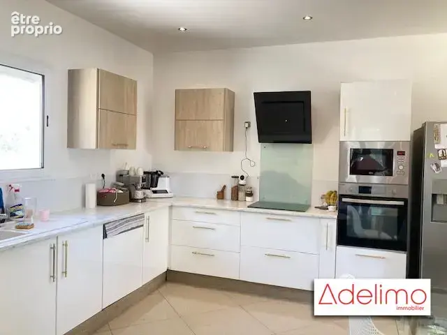 Maison 274 m² à Nimes  - photo 2