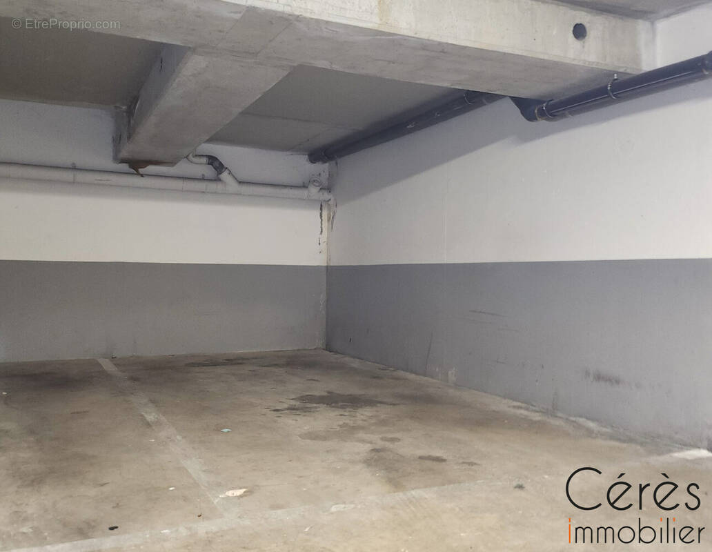 Parking à ROMAINVILLE