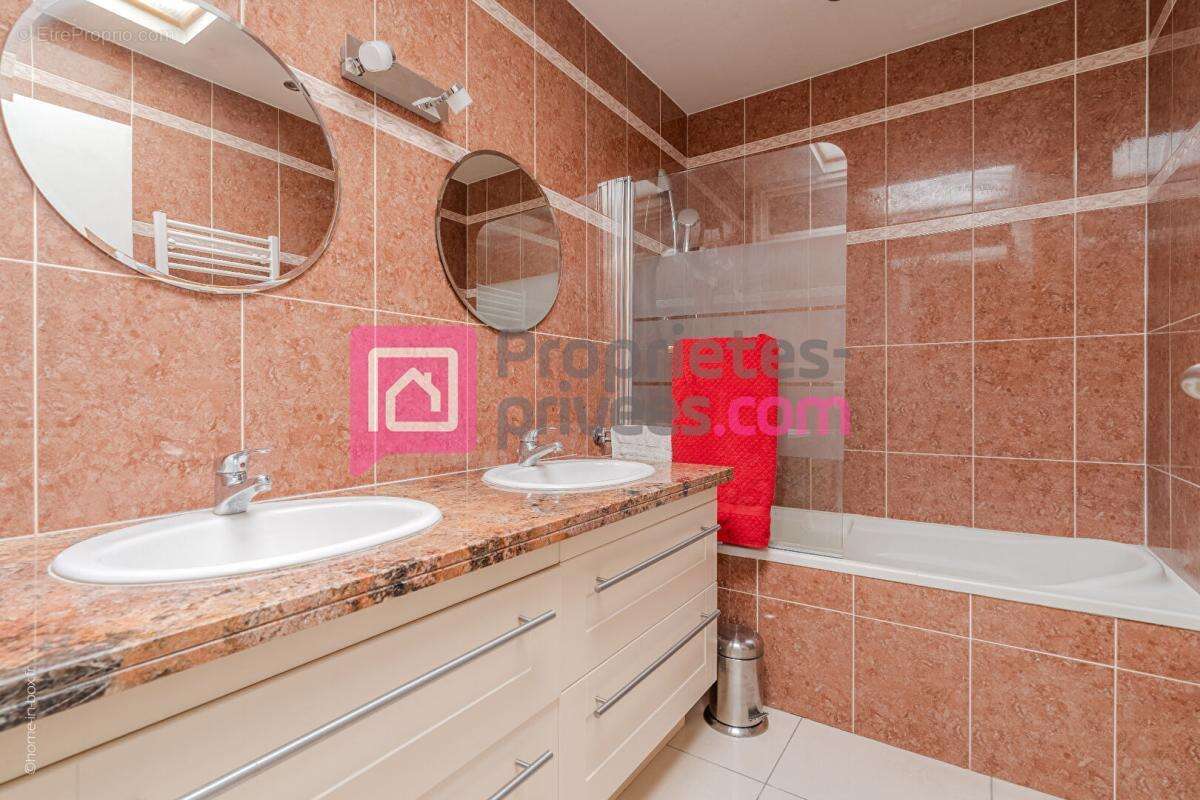 Appartement à SAINT-MAUR-DES-FOSSES