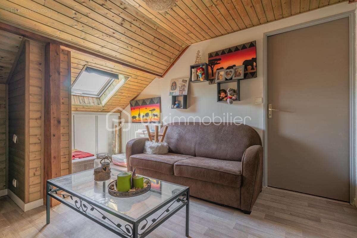 T2 bis en duplex – 47 m² Carrez / 64 m² au sol – À deux pas des commodités de La Balme-de-Sillingy - photo 8