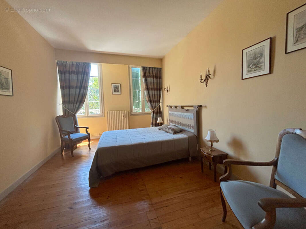 Maison d'exception à Nancras : un havre de paix au coeur du centre-ville - photo 12