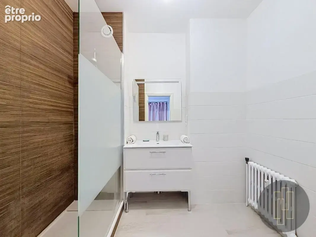 Au cœur de Lyon 6e - T3 au dernier étage avec balcons au sein d'une résidence recherchée - photo 6
