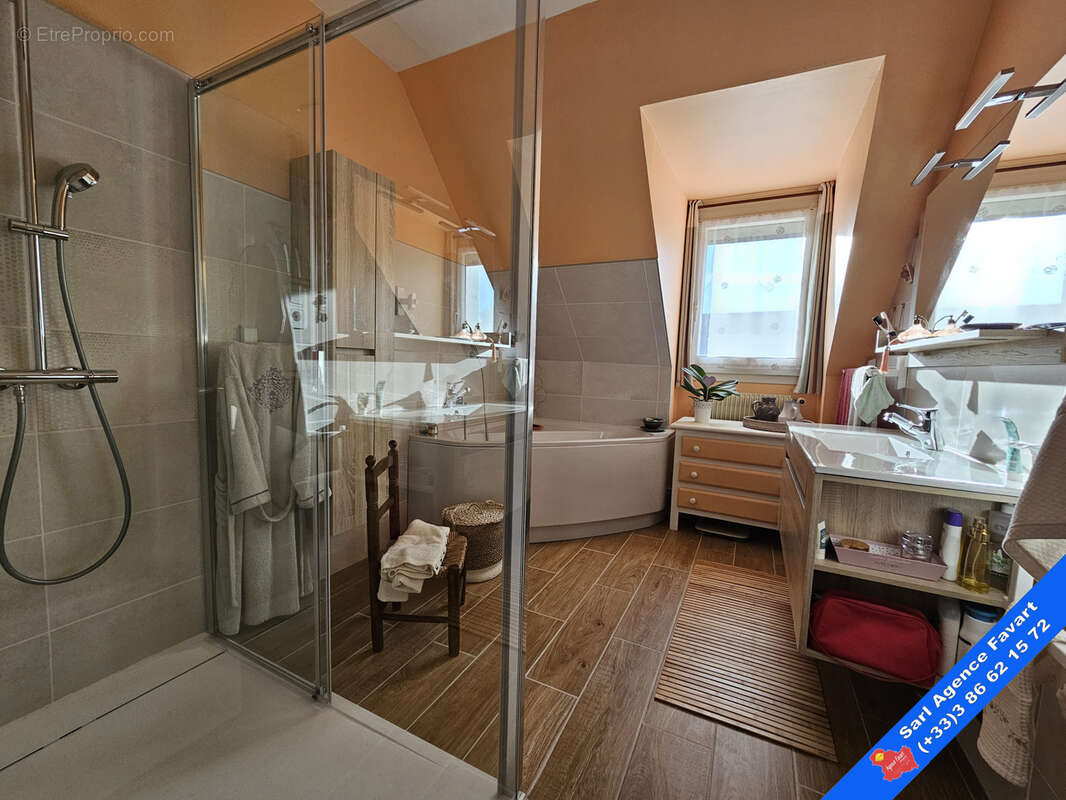 Maison à LA CELLE-SAINT-CYR