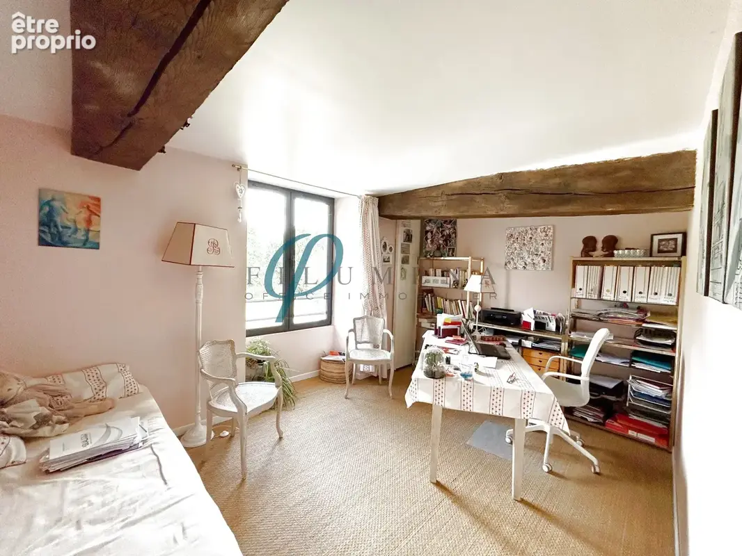 À vendre, Magnifique Manoir au Charme Indéniable de 254m2 avec dépendances et une entrée indépendante. - photo 8