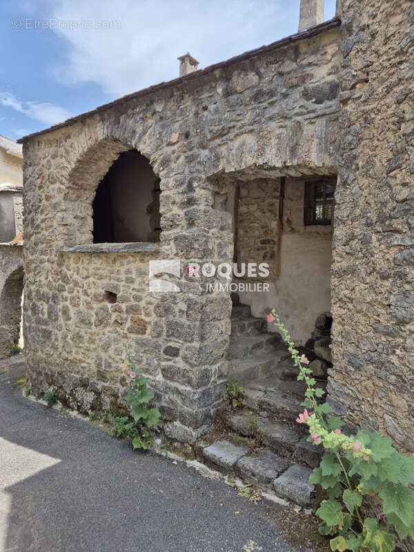 A VENDRE, 15 minutes LE CAYLAR, sur le plateau du Larzac, maison de caractére à rénover avec dépendance et jar - photo 15