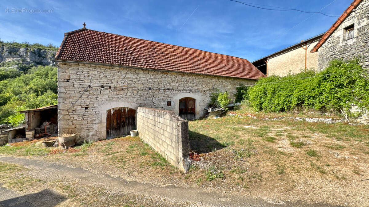 Corps de ferme 7 bâtiments sur 8 ha - photo 14