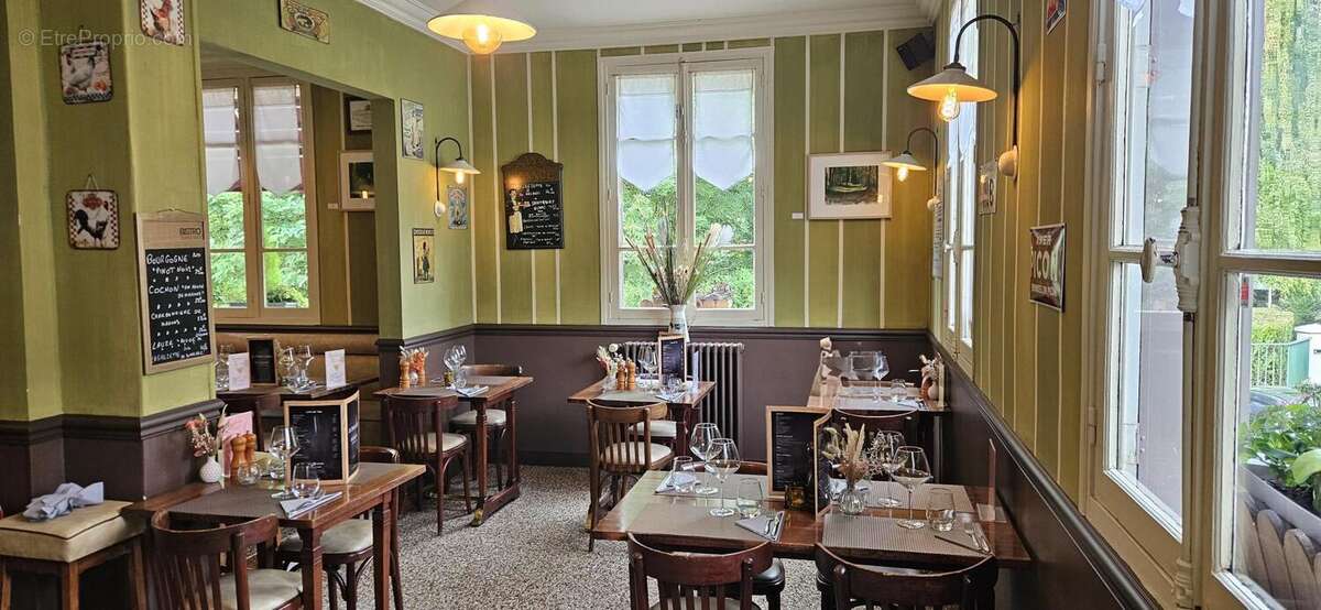 Photo 8 - Commerce à FONTAINEBLEAU