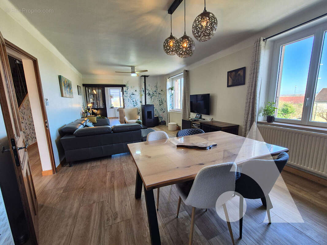 Maison à LE DESCHAUX