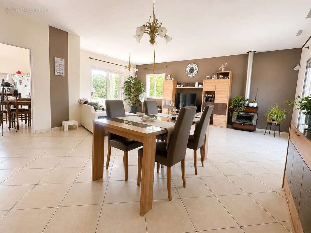 Maison de plain  pied T5 10 m2 sur 2000 m2 de parcelle - photo 11