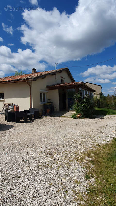 Maison à NEGREPELISSE