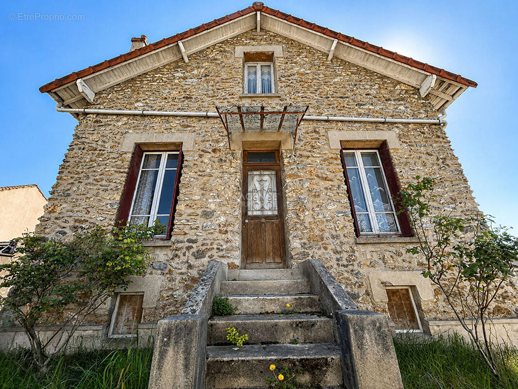 Maison à CHANTELOUP-LES-VIGNES