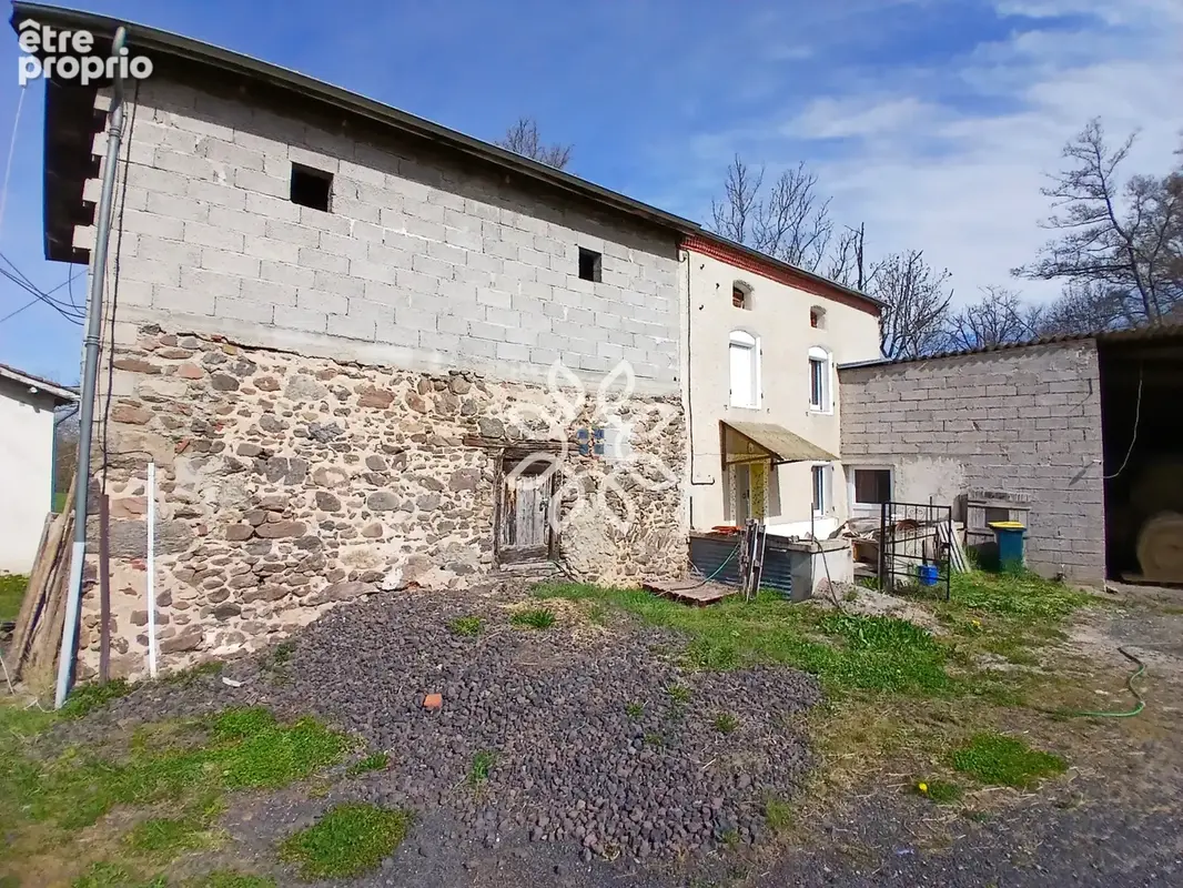 Maison avec dépendances et terrain à Javaugues - photo 1