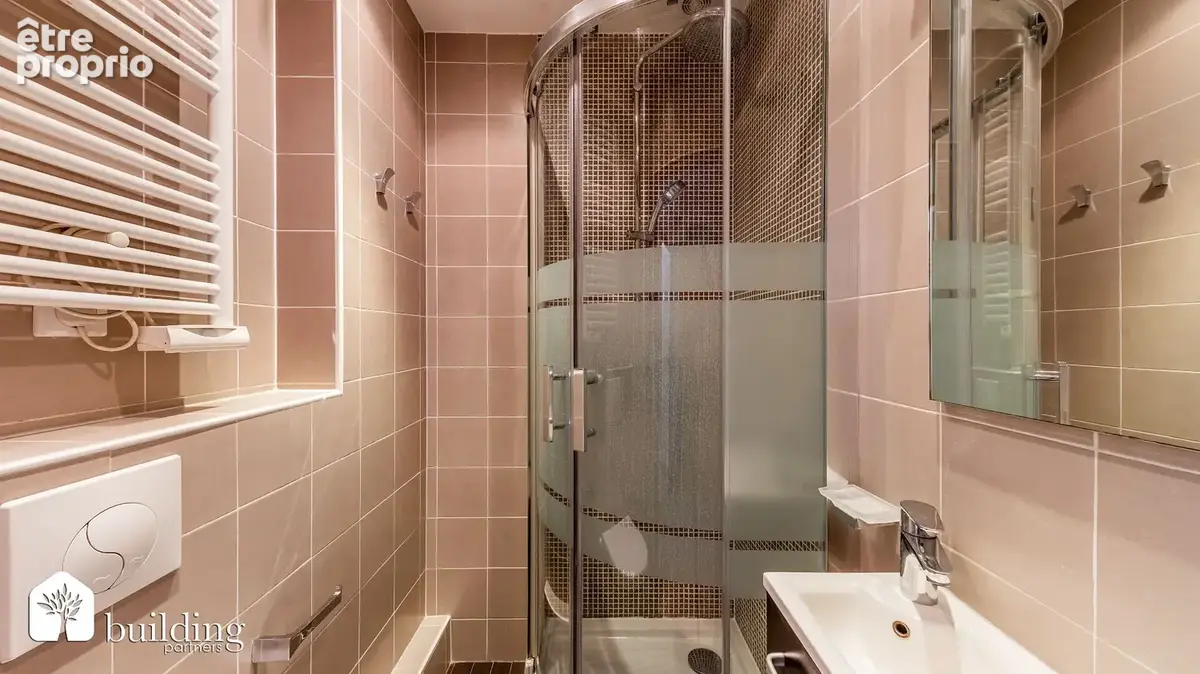 A vendre - Neuilly-sur-Seine Proche Saussaye - Appartement 6 pièces avec balcon de 97.10m² - photo 13