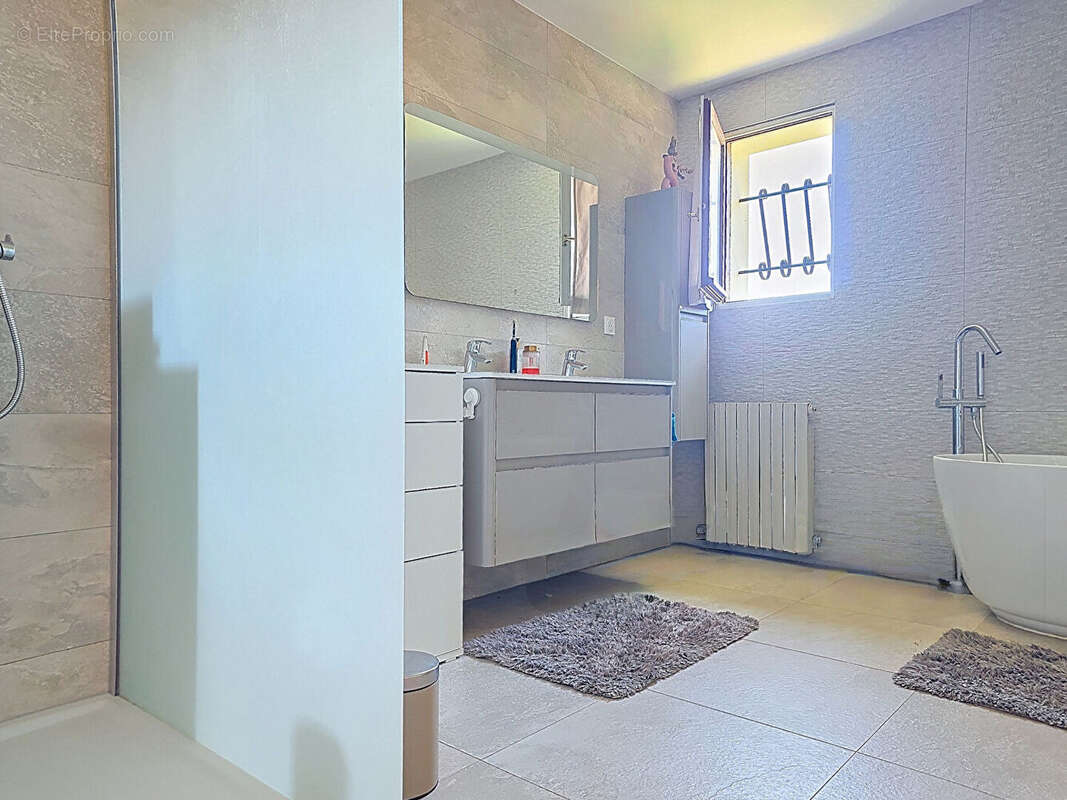 Maison à BLANQUEFORT