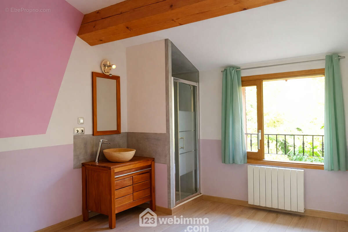 Appartement à LE CANNET-DES-MAURES