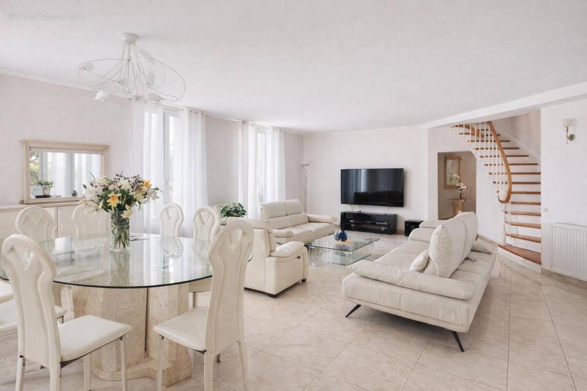 Photo 1 - Maison à BAGNOLET