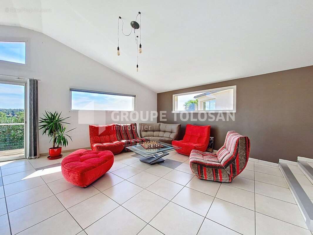 Maison à LAUZERVILLE