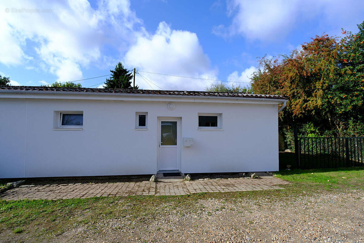 Appartement à ISNEAUVILLE