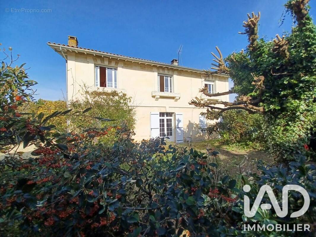 Photo 1 - Maison à AMBARES-ET-LAGRAVE